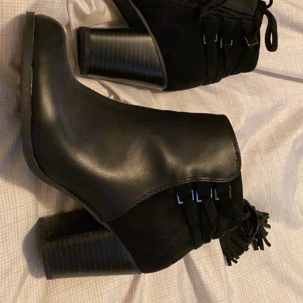 Black booties - thick heel